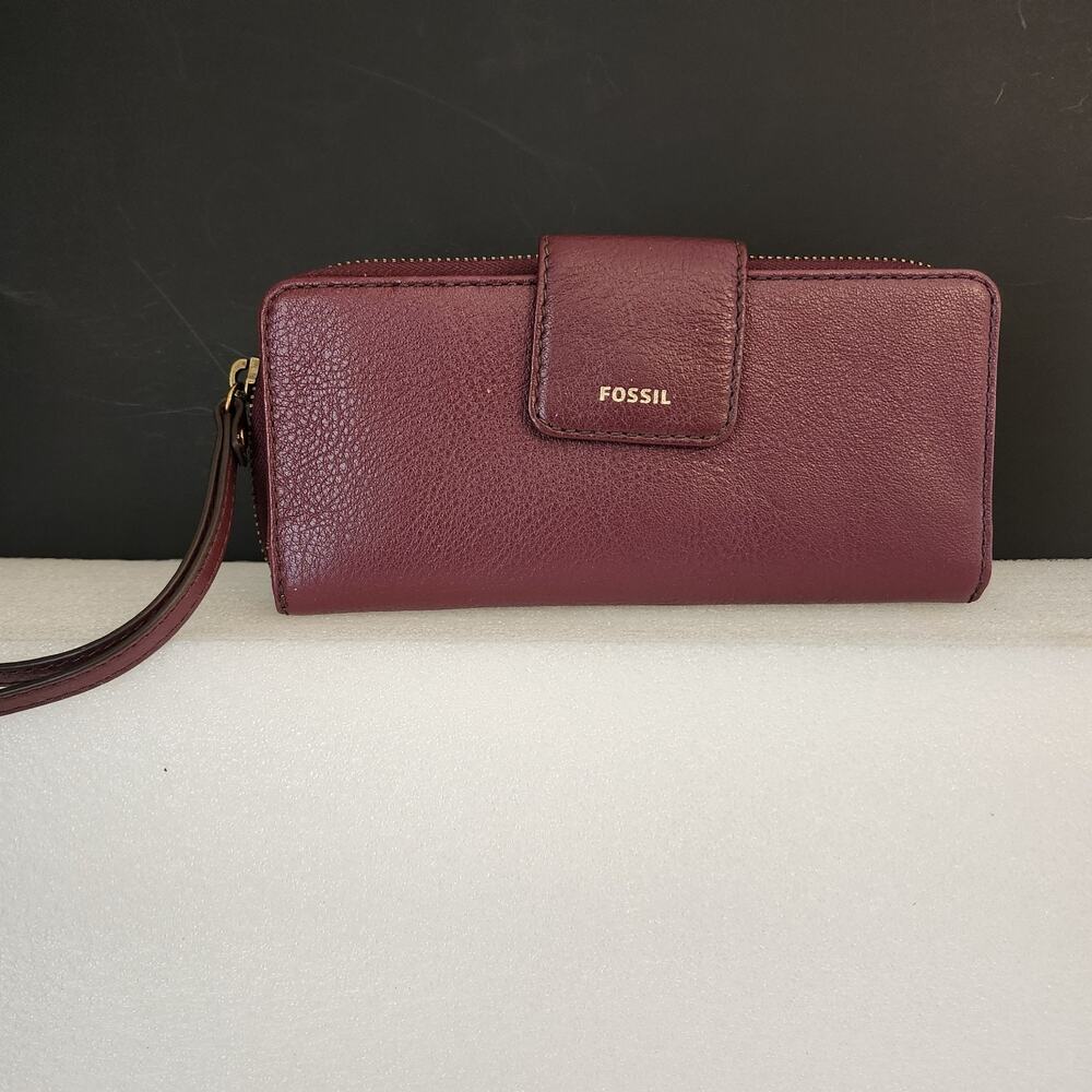 Fossil Madison Red Wine Full Zip Leather Clutch Wristlet NWOT